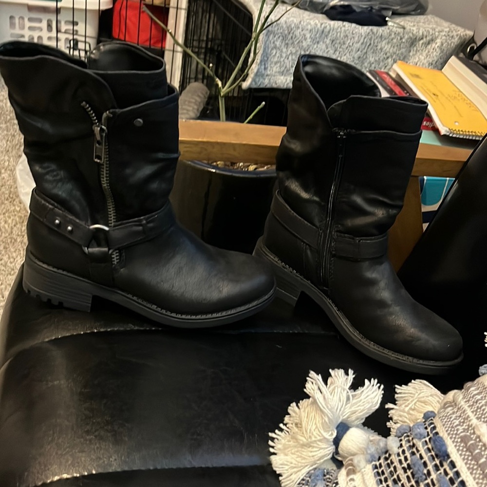 NWT Carlos Santana Boots